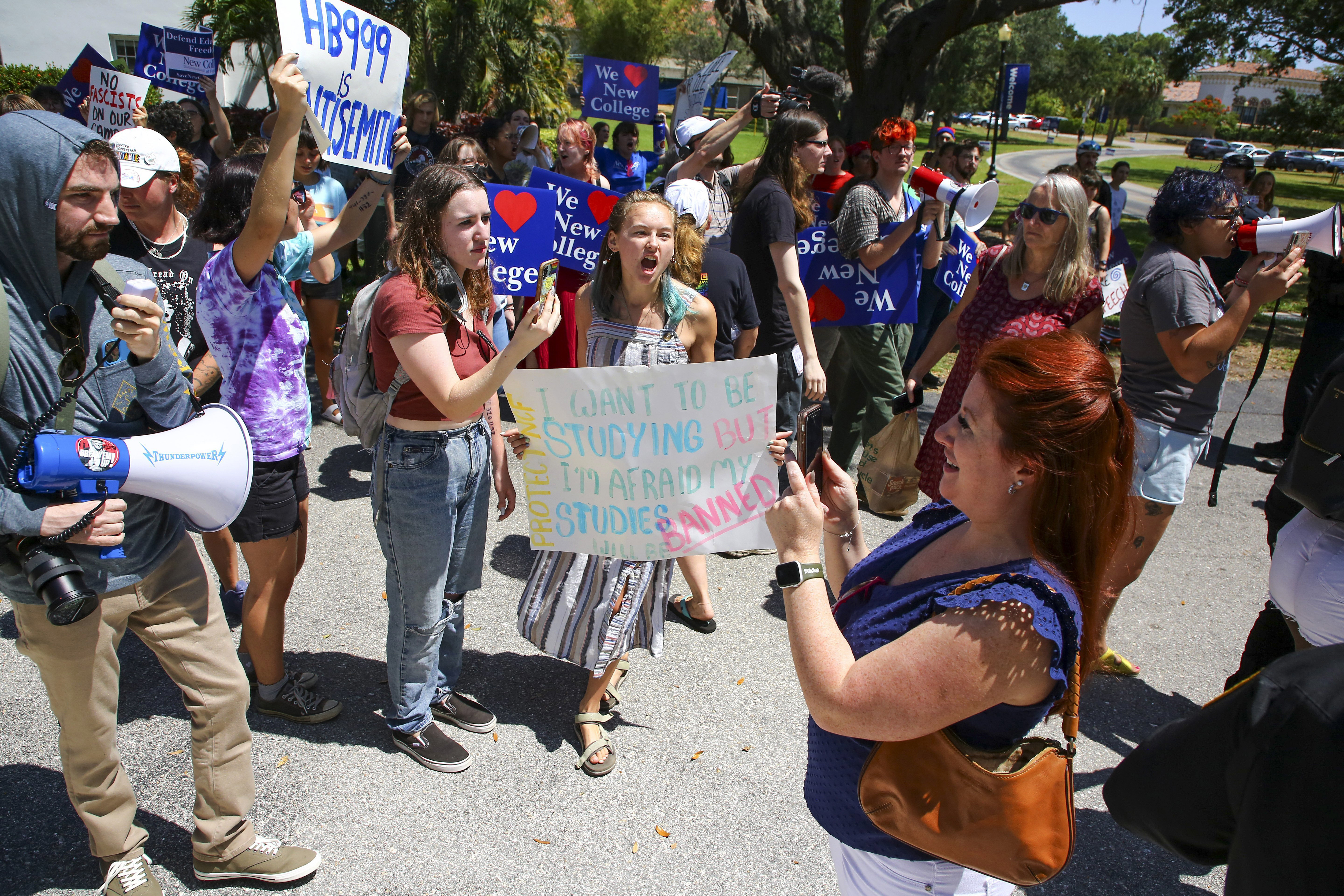 A Visiting Professor at New College of Florida Drew the Ire of a Trustee. Now He's Out of a Job. - Vimarsana News